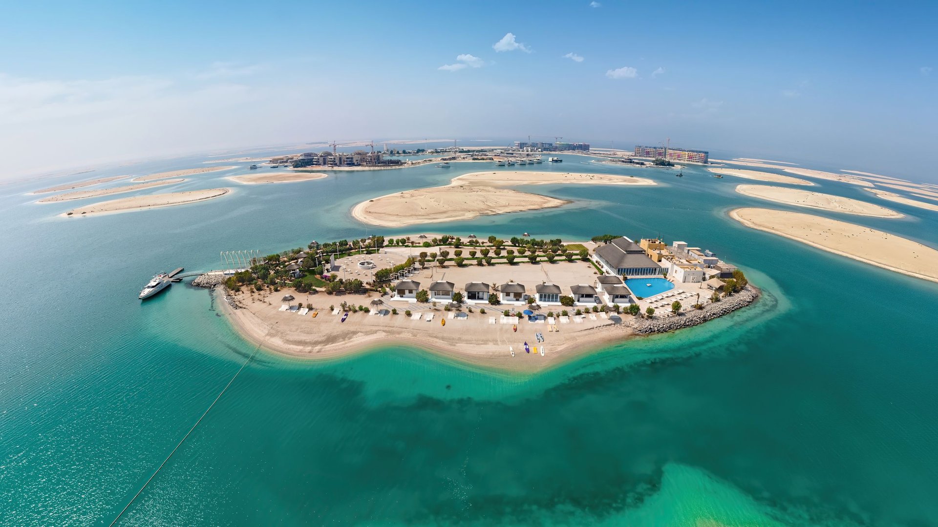 Private and Operational Resort Island in the World Islands, picture 1