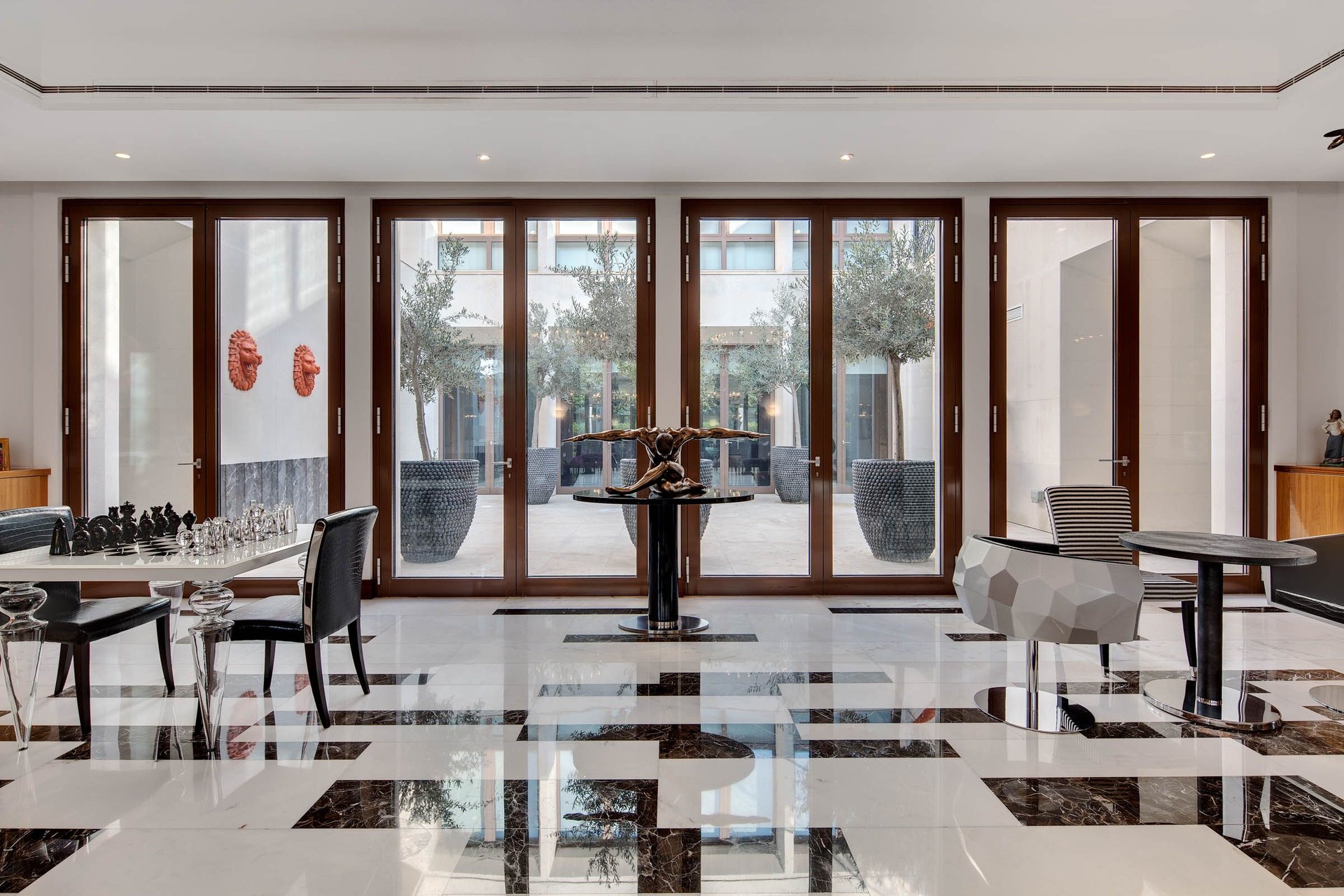 Expansive, Ultra-luxury Mansion Villa in Emirates Hills, picture 1