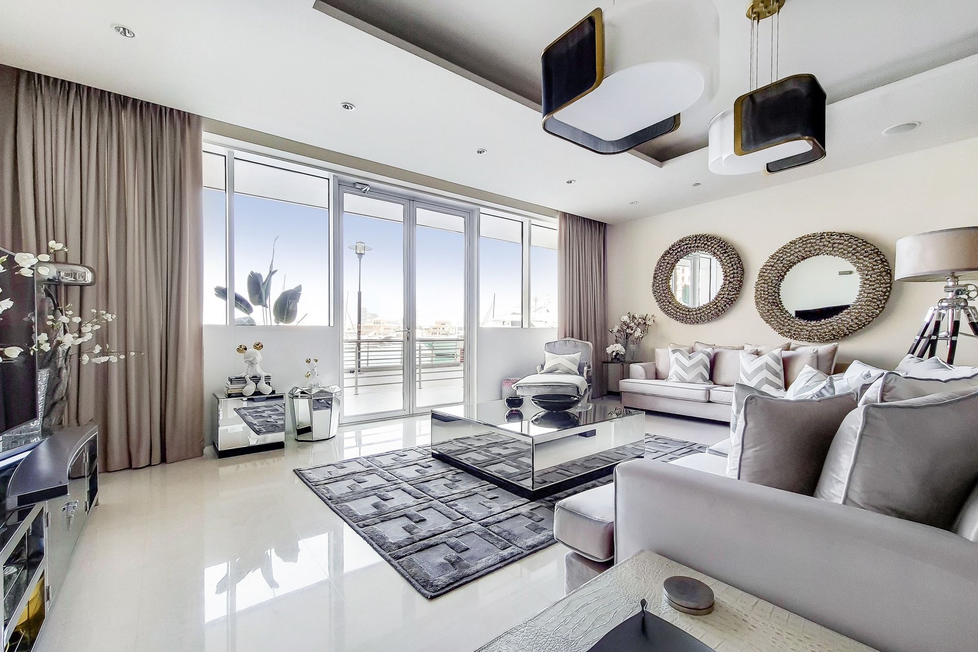 Upgraded, Corner Apartment in Luxury Palm Jumeirah Residence, picture 1