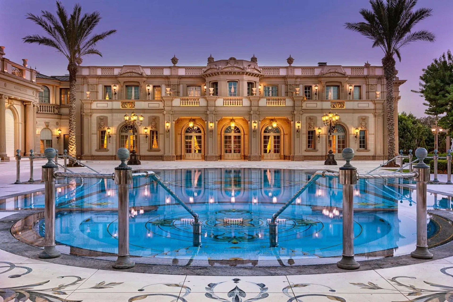 Stunning Royal Style Mansion, picture 1