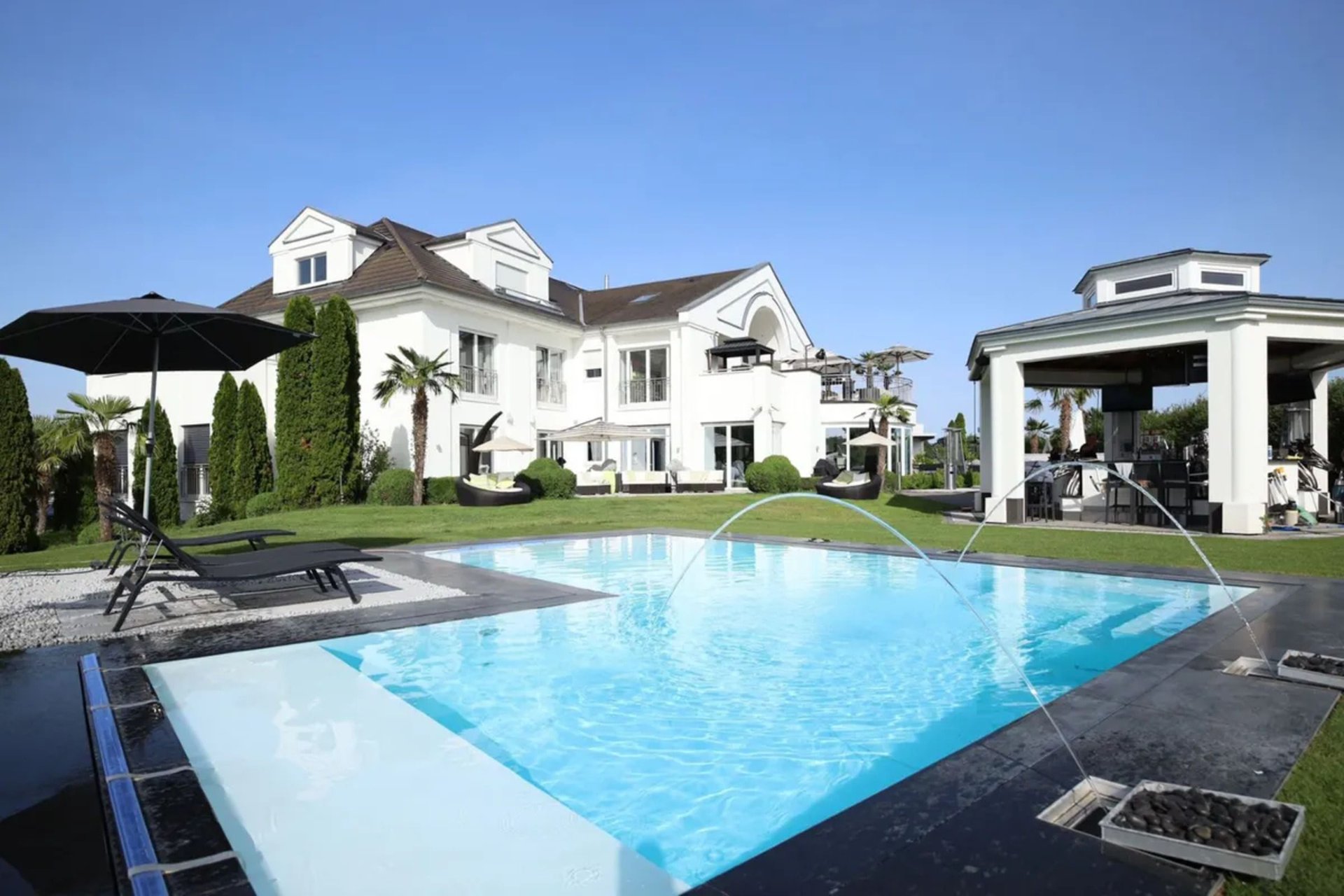 Luxurious Residential and Business Property, picture 1