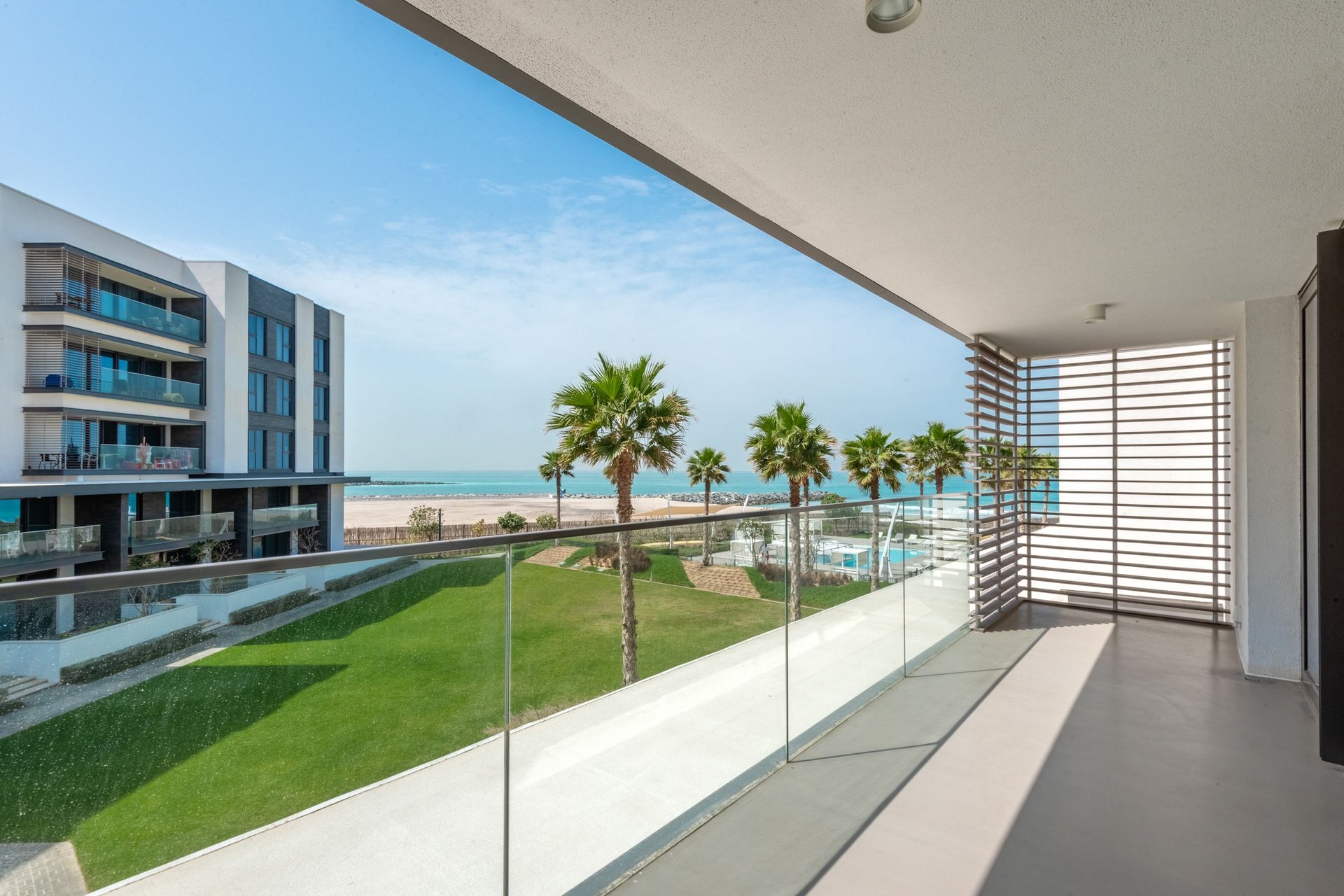 Stunning Sea View Apartment in Luxury Jumeirah beach Resort, picture 1