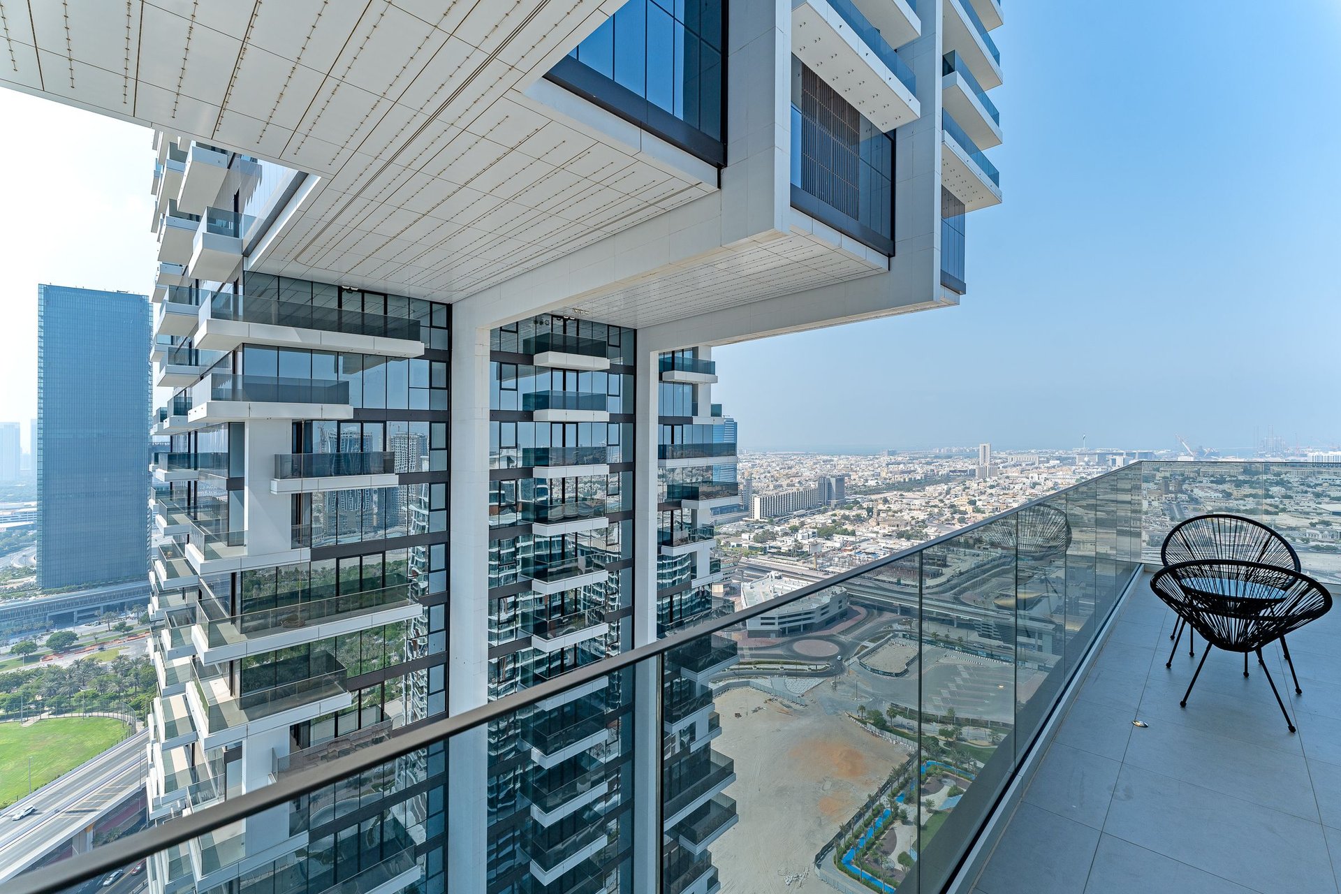 Spacious luxury apartment with Sheikh Zayed Road views in Wasl1 residential tower, picture 1