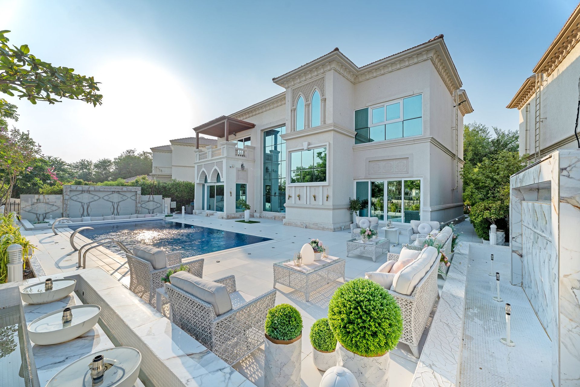 Contemporary Luxury Villa with Lake Views in Jumeirah Islands, picture 1