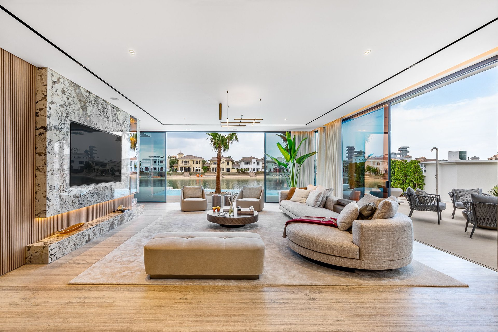 Bespoke Beach Front Villa, Turnkey Brand New, picture 1