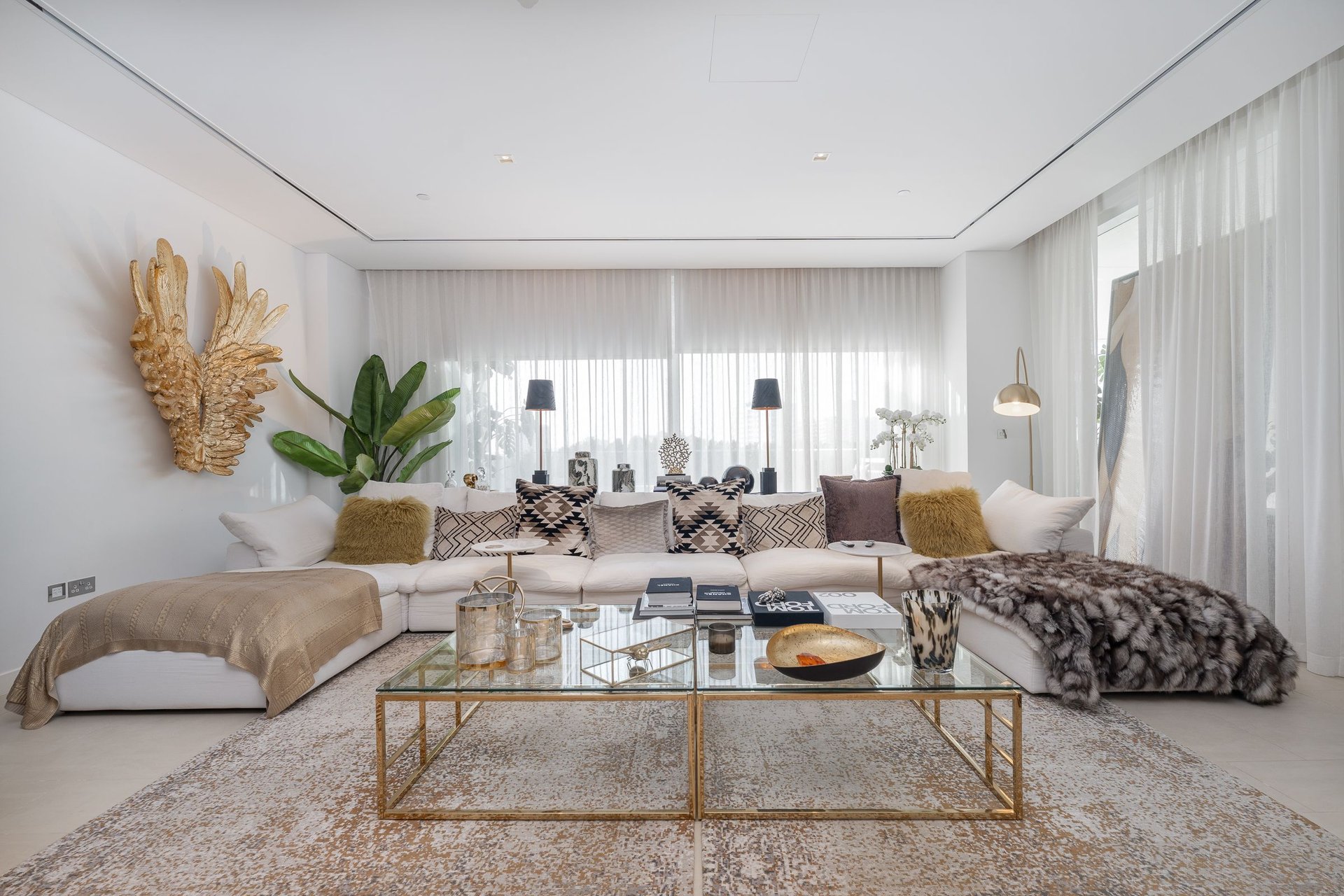 Stunning 3 Bed Seventh Heaven Apartment, picture 1