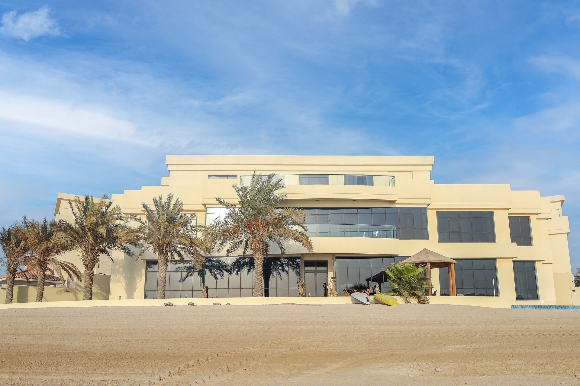 Ultra luxury, custom built beachfront villa for sale on exclusive Palm Jumeirah
front with designer features and breath-taking Atlantis views, picture 1