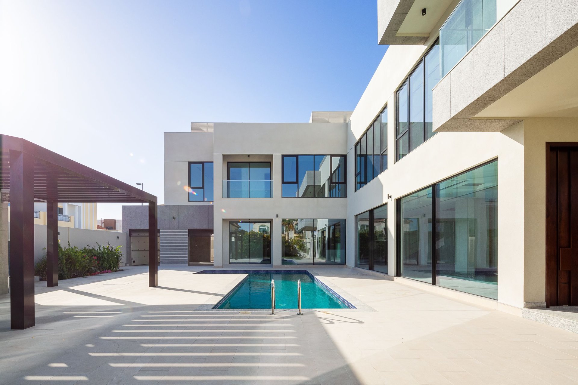 Luxury Corner Villa with Swimming Pool in Al Barsha, picture 1