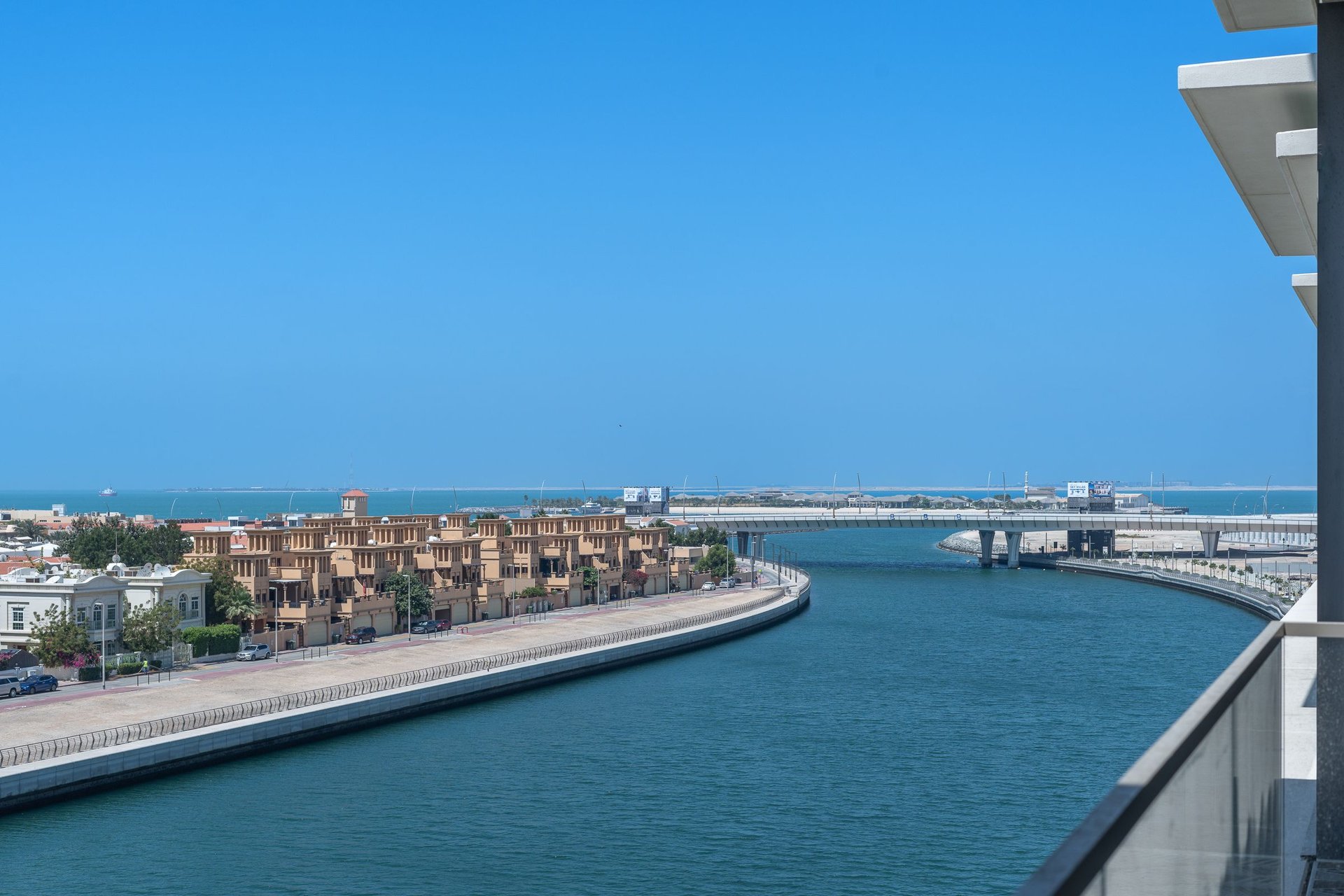 Luxury 2 Bedroom Apartment on Dubai Water Canal, picture 1
