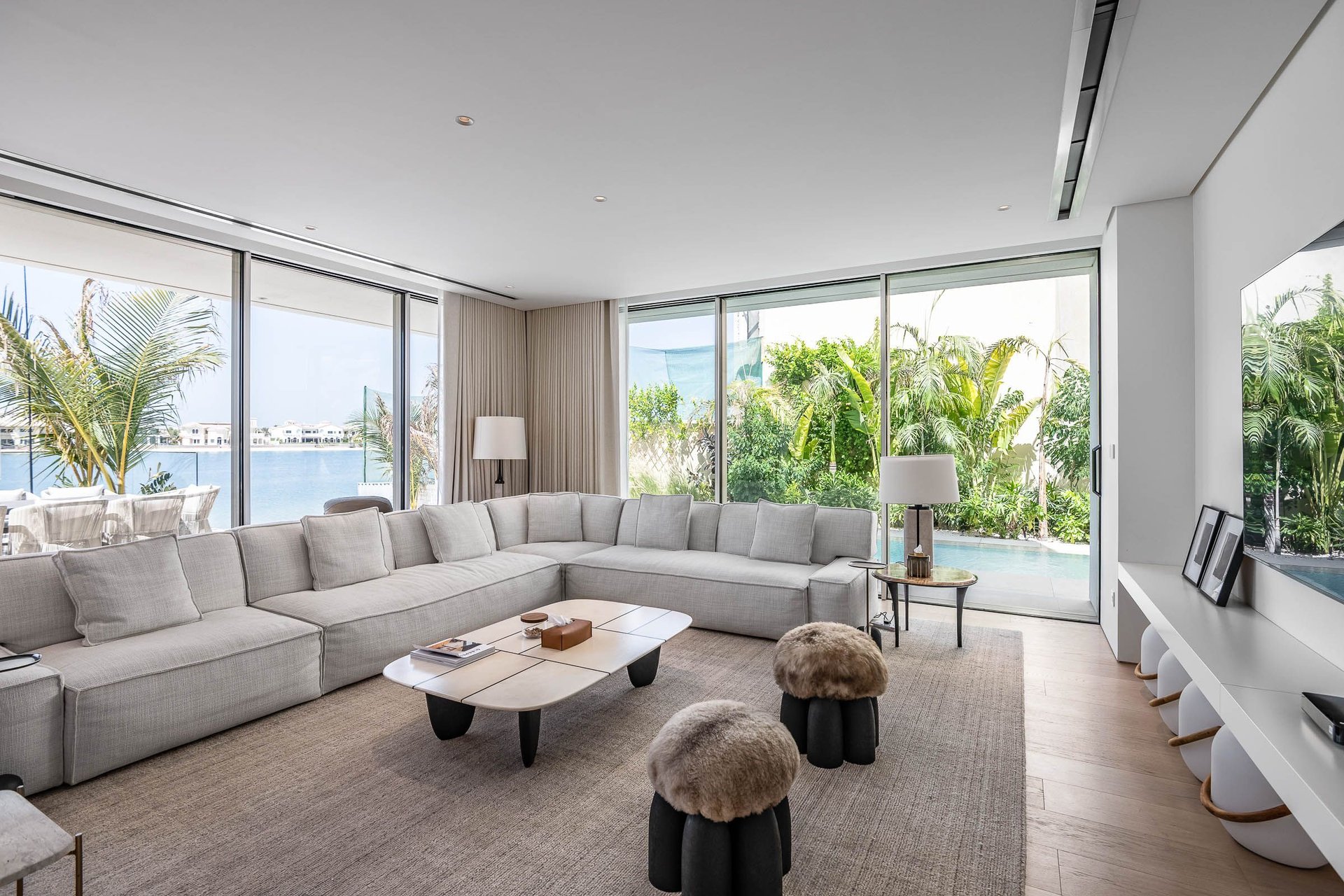 Beautifully upgraded custom luxury villa on Palm Jumeirah, picture 1
