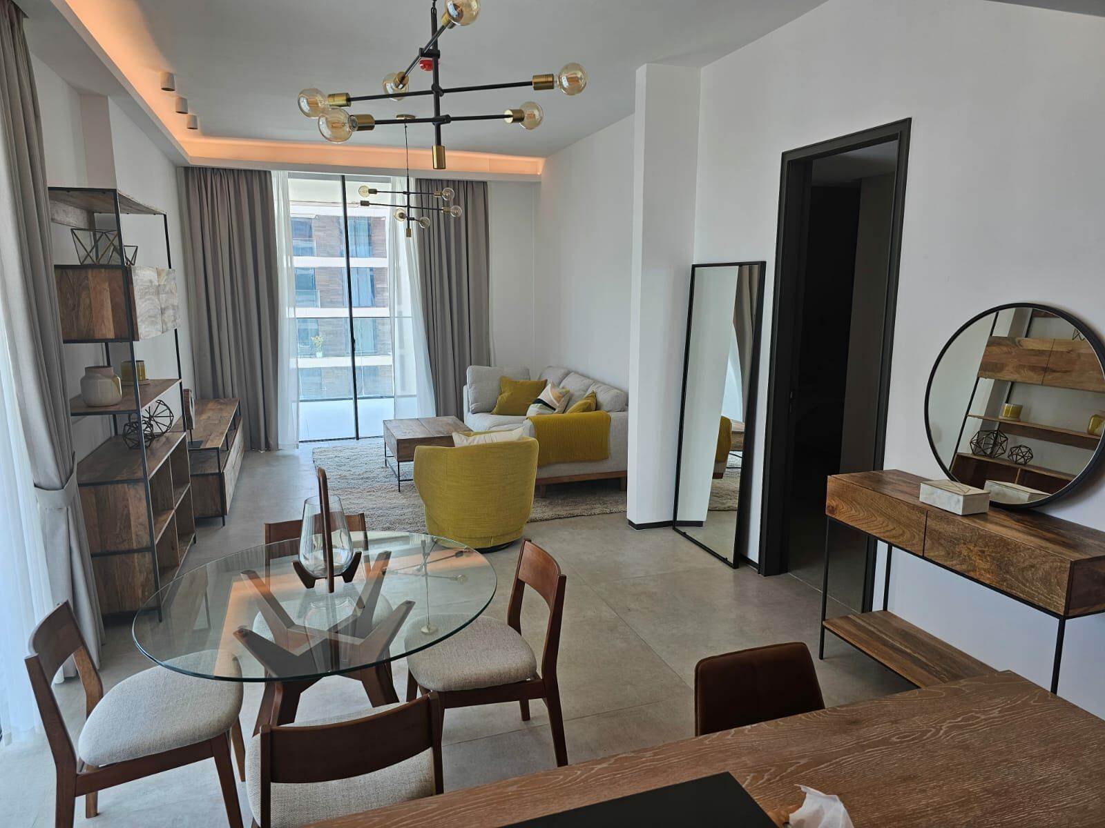 Spacious | Upgraded Unit | Tenanted, picture 1