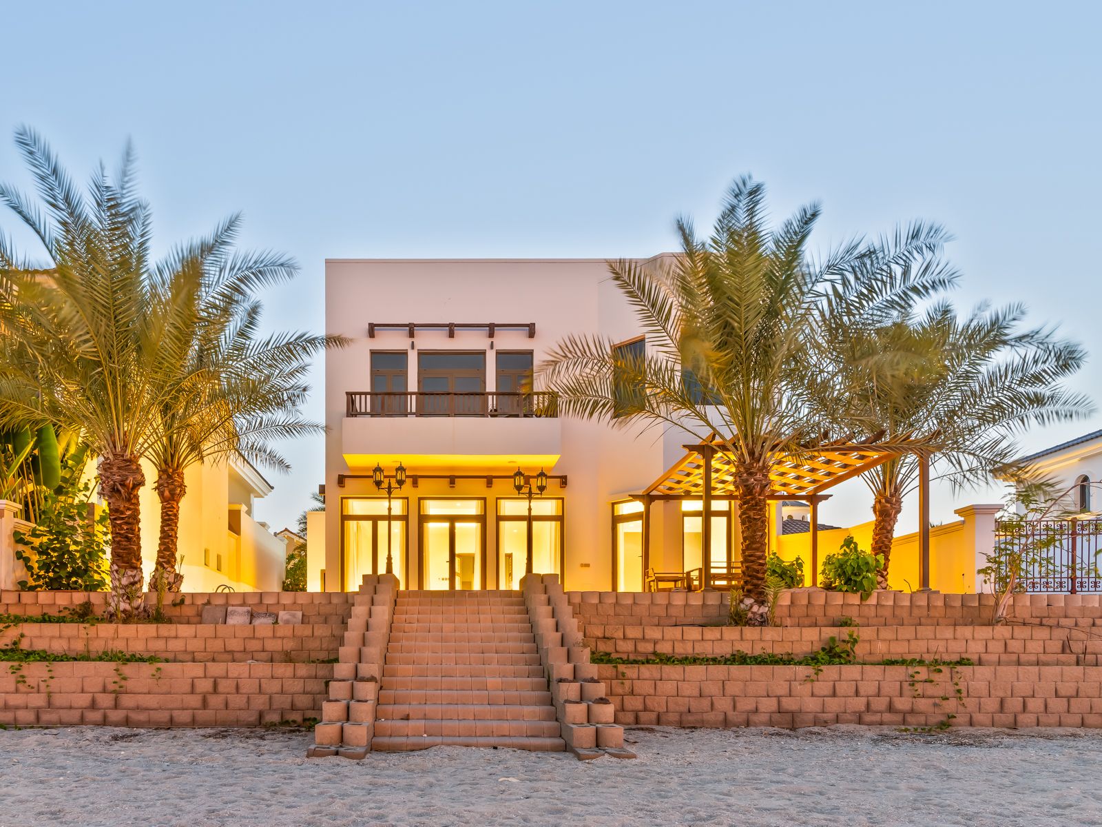Rare Beachfront Palm Jumeirah Villa, picture 1