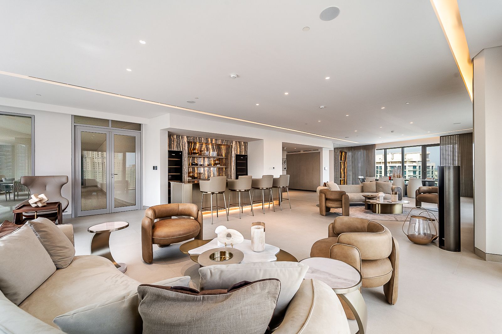 Stunning View | Stylishly Furnished | Spacious, picture 1