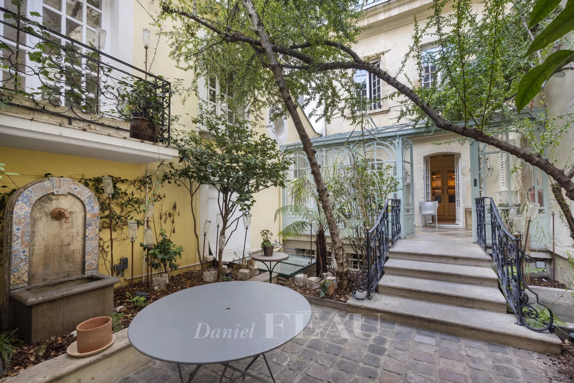 Paris 4th District – A magnificent property in a prime location, picture 1