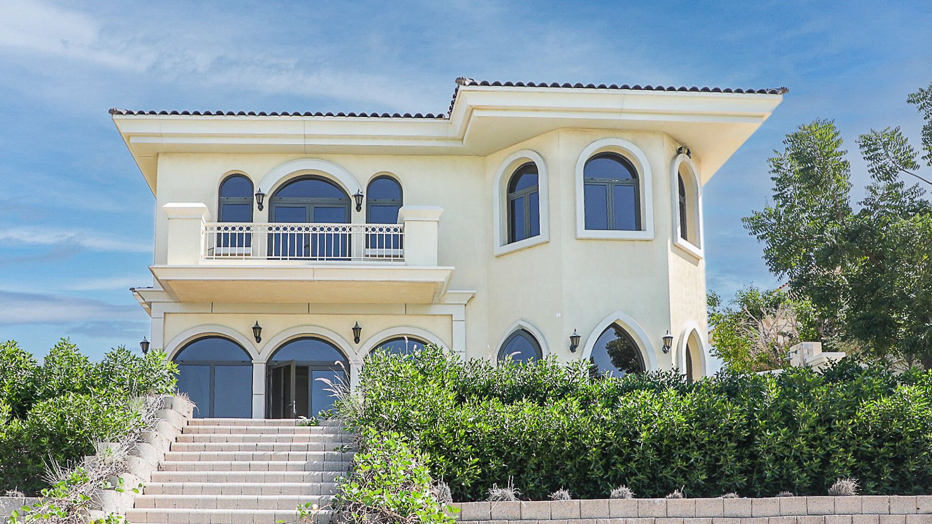 Flawless villa in Palm Jumeirah with coastal scenery, picture 1
