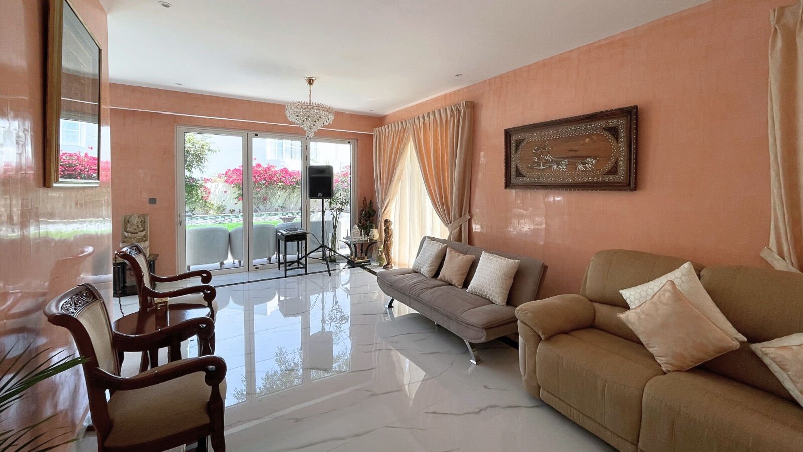 Lovely villa in Meadows 2 with amazing skyline view, picture 1