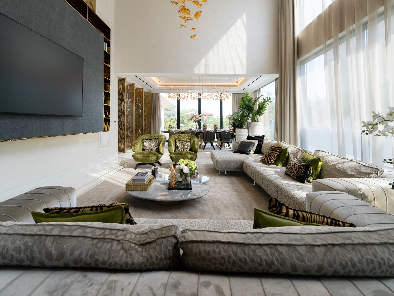 Opulent Cavalli Villa with Elite Amenities, picture 1