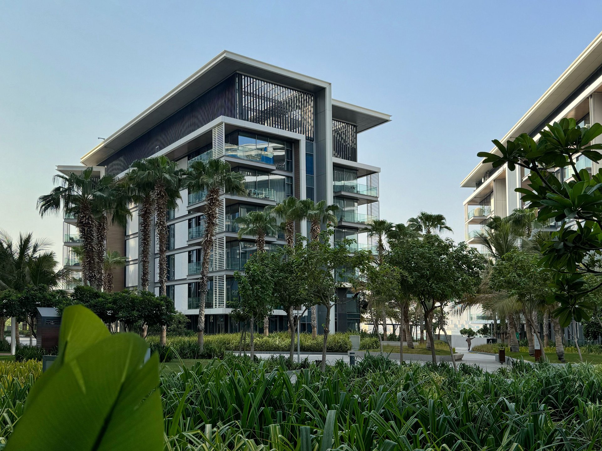 Contemporary Apartment at Bluewaters Residences, picture 1