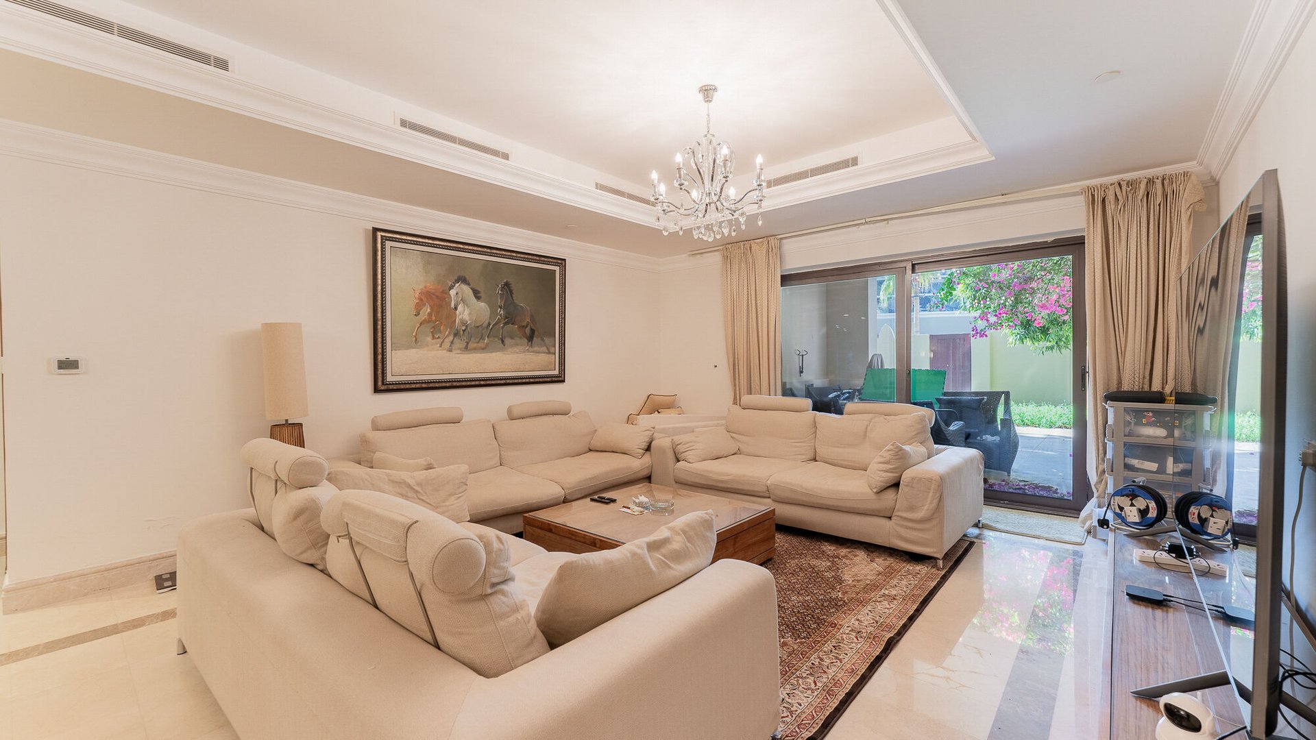 Furnished townhouse at Palm Jumeirah with big layout, picture 1