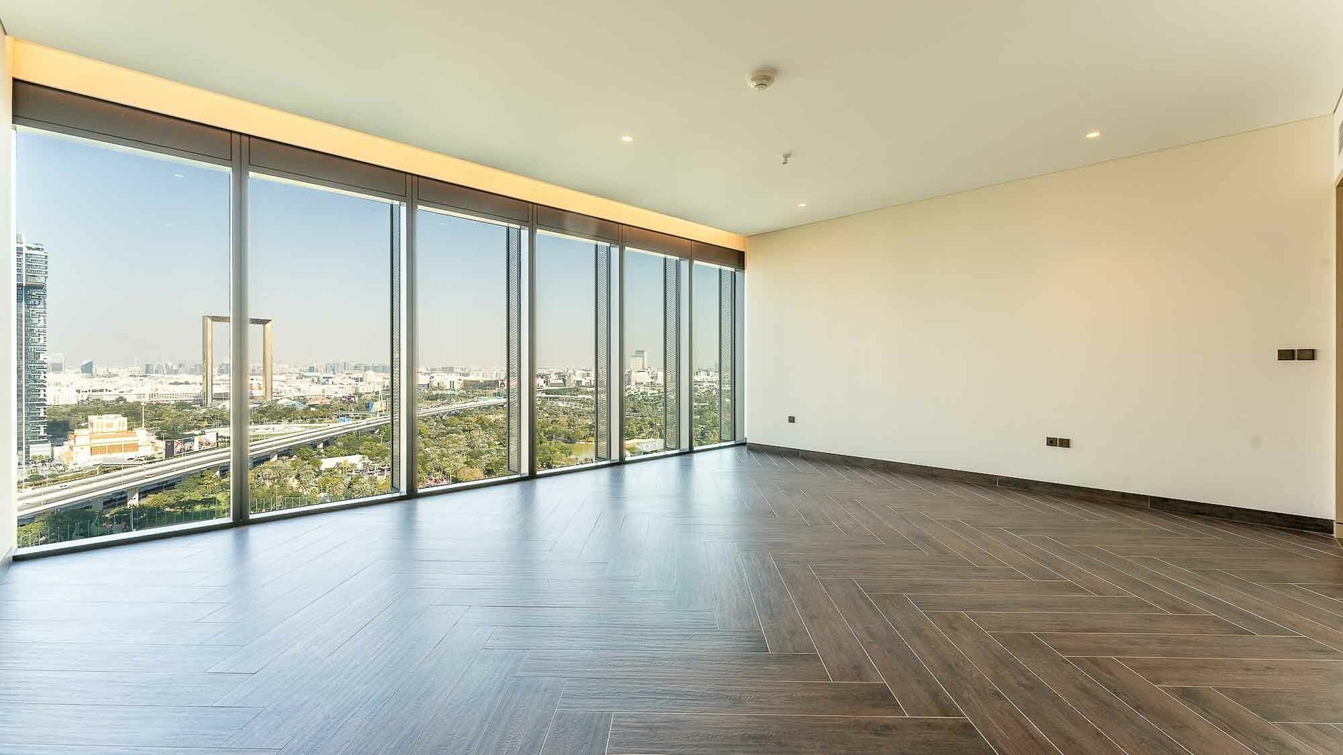 Spacious apartment in Zaabeel with Dubai Frame view, picture 1