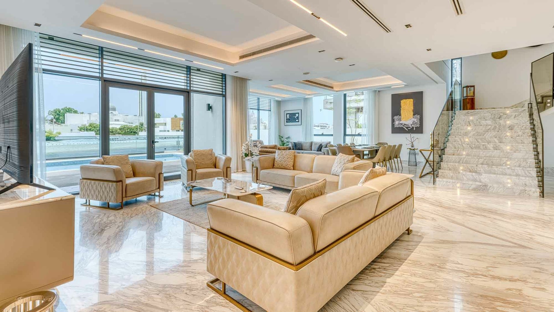 Elegant villa in Palm Jumeirah with direct beach access, picture 1