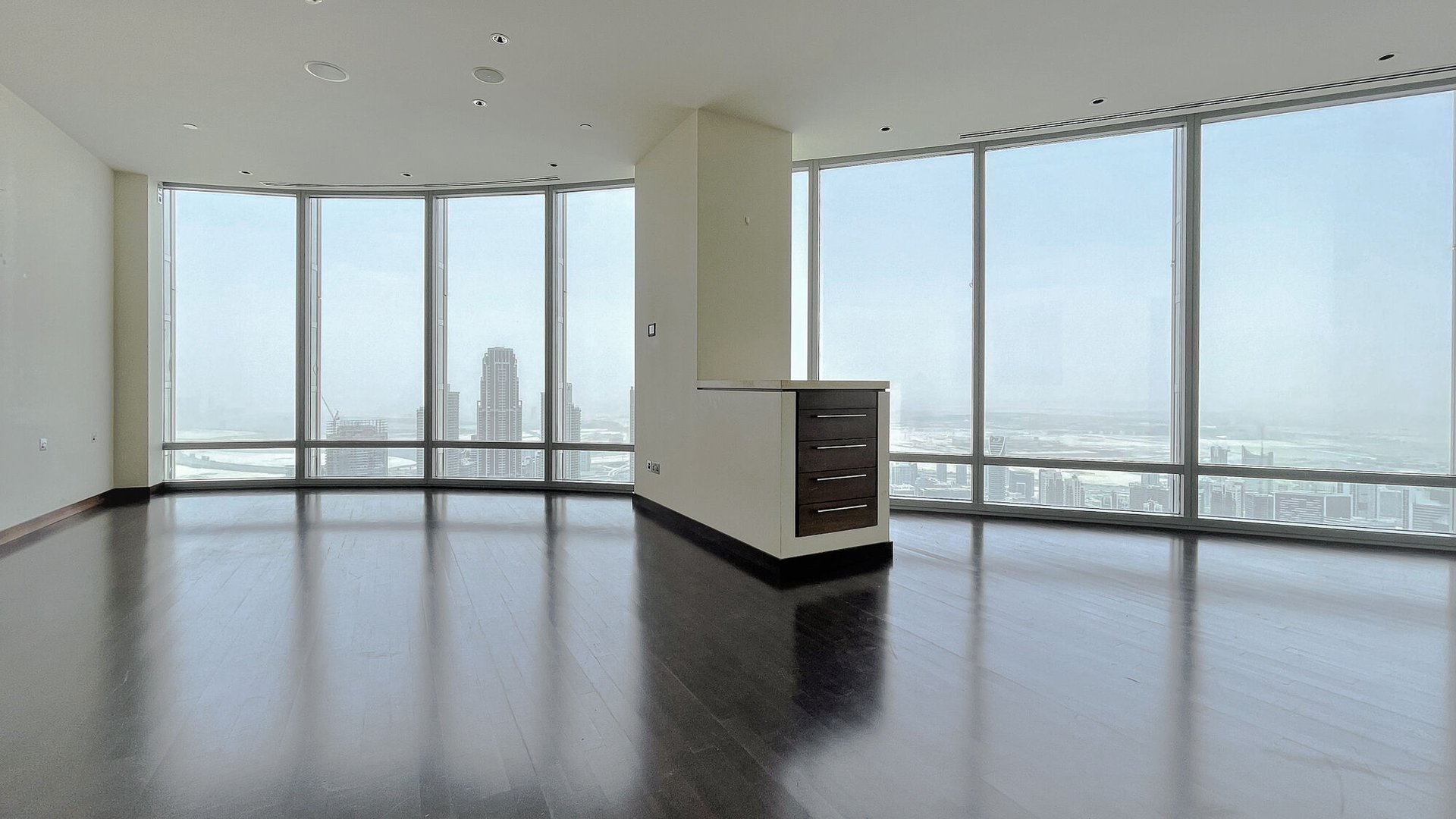 Spacious apartment in Downtown with full fountain views, picture 1