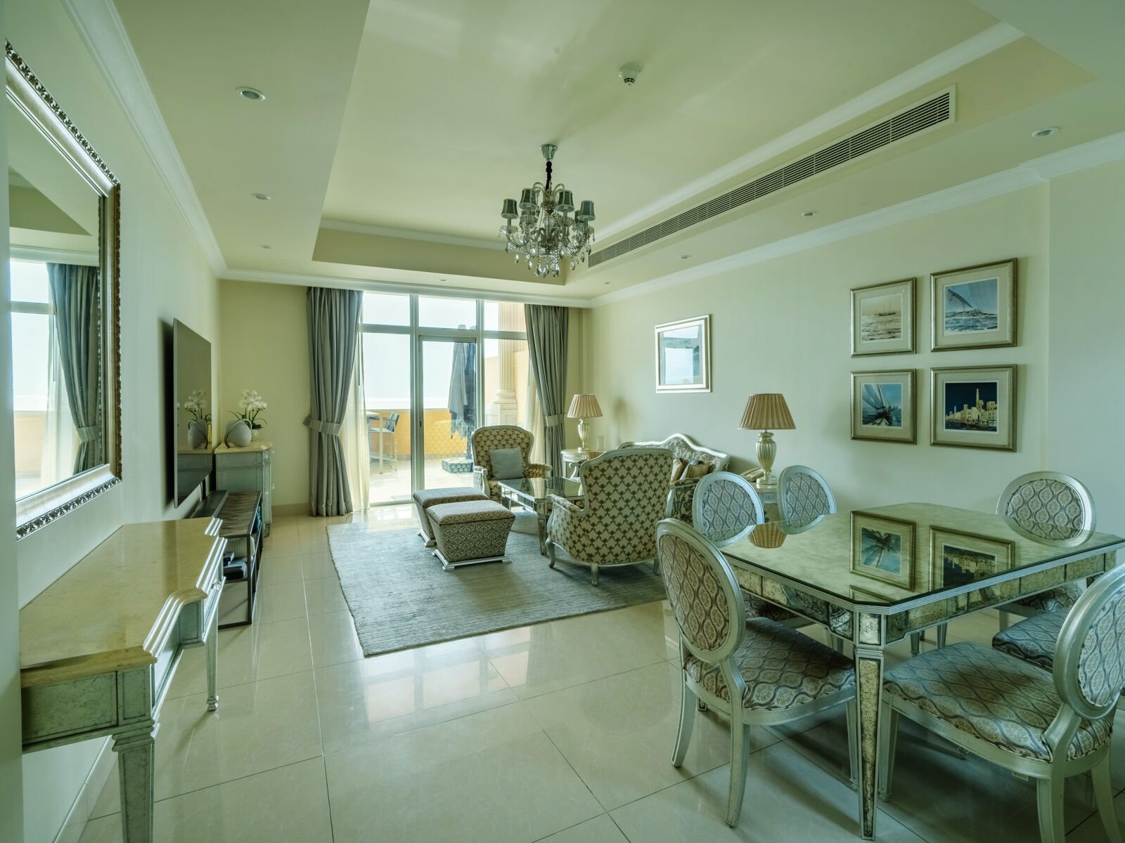 Palm Jumeirah Apartment with Stunning Sea Views, picture 1