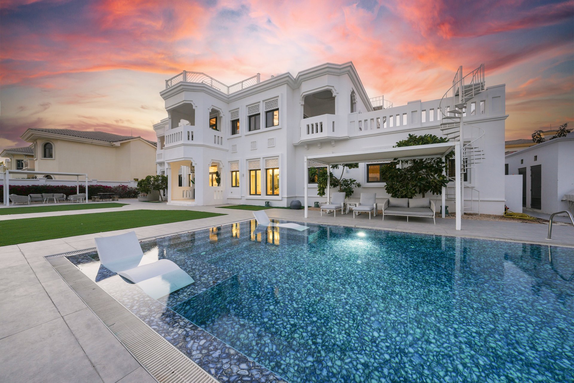 Luxurious renovated 6 Bedrooms Signature Villa, picture 1