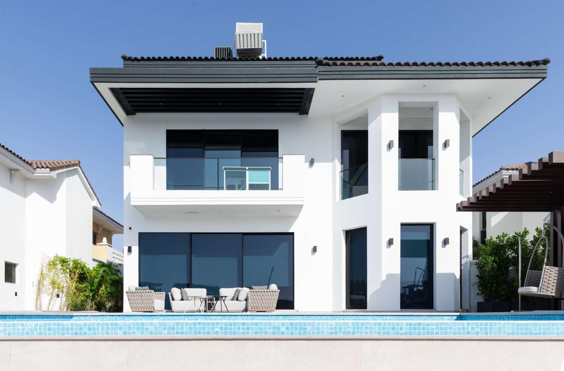 Modern 3 floors Beachfront Villa on Palm Jumeirah, picture 1