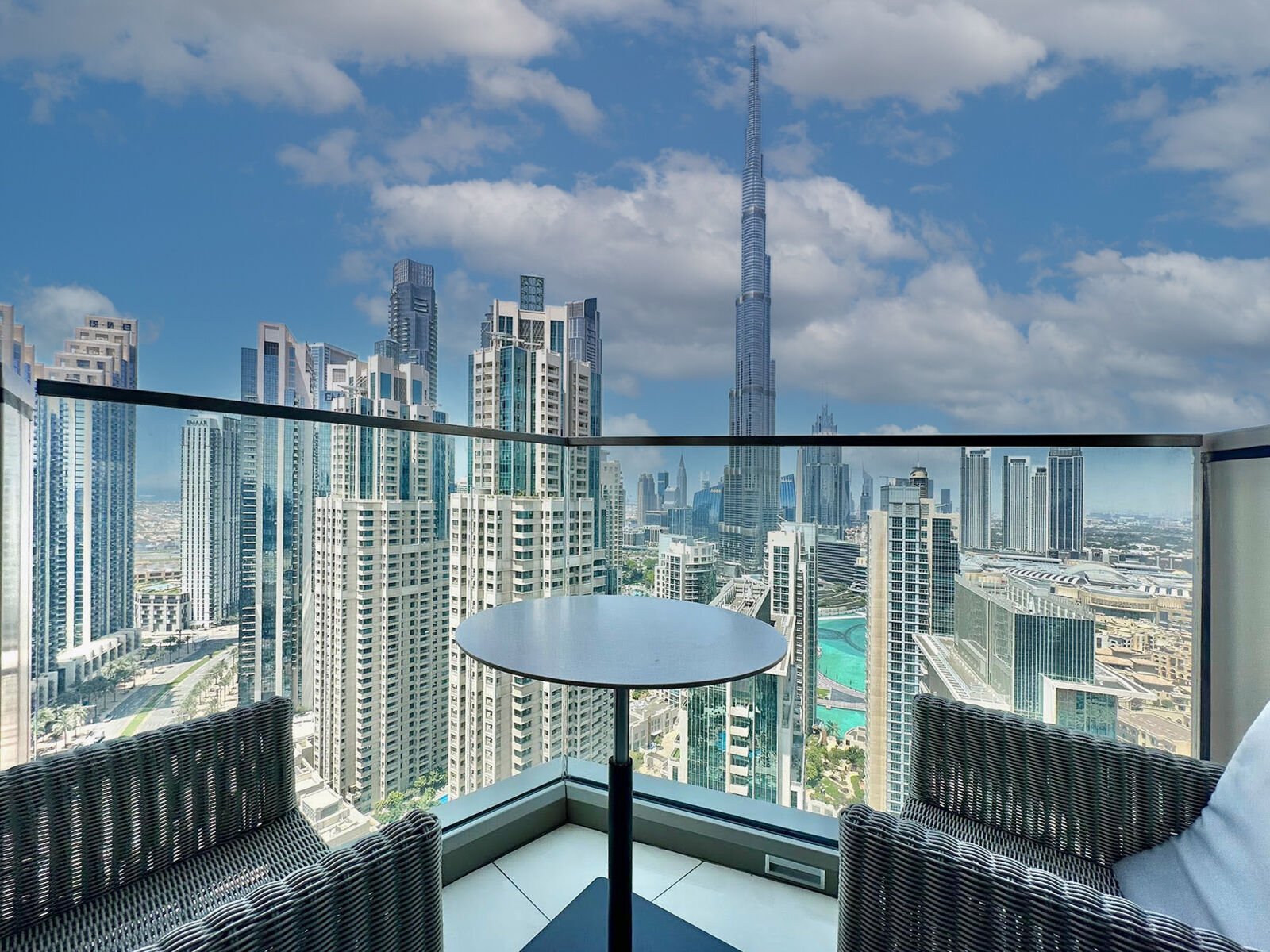 Luxury Downtown Apartment with Burj Khalifa Views, picture 1