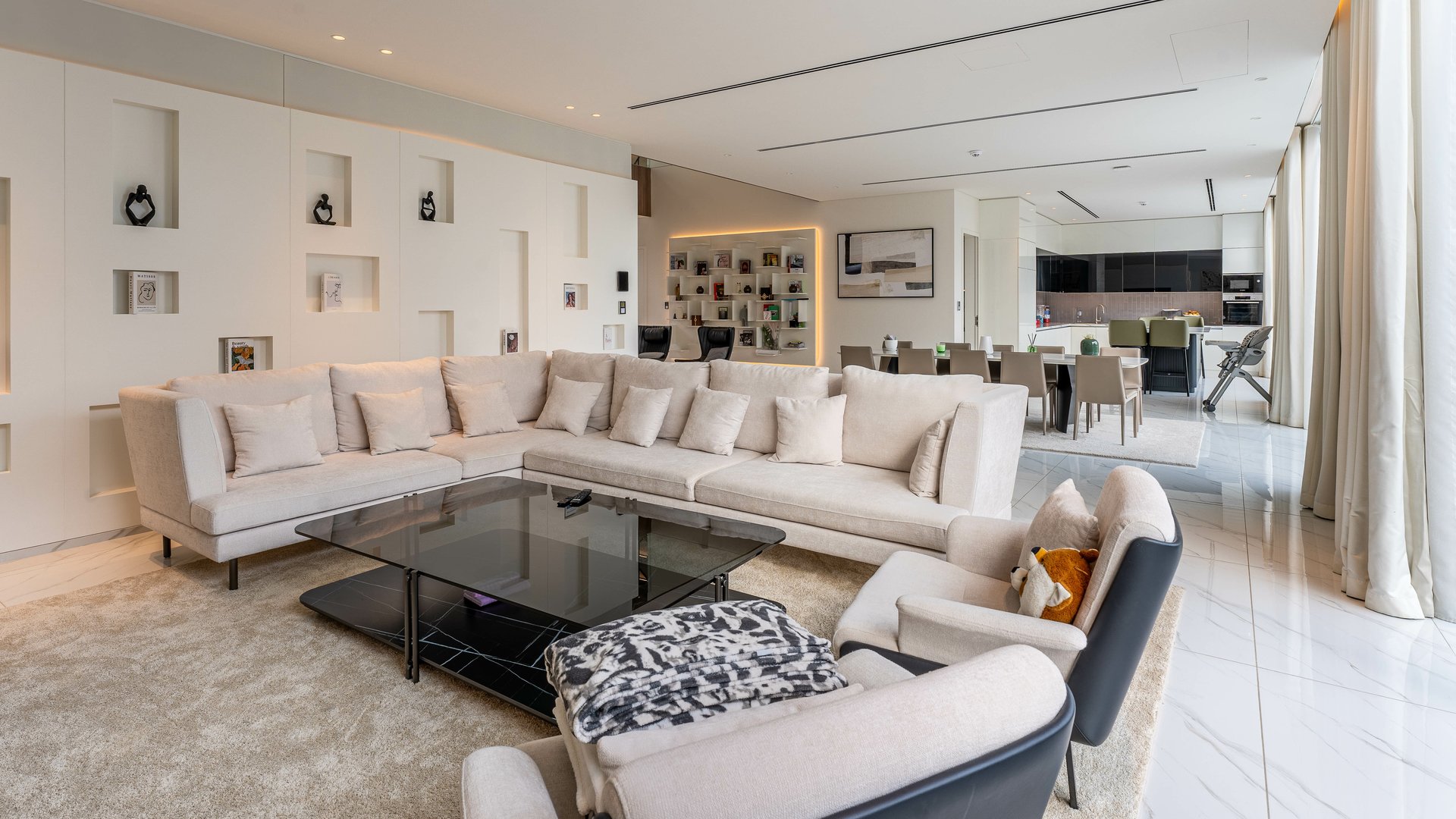 Stunning villa in Emerald Hills with spacious layout, picture 1