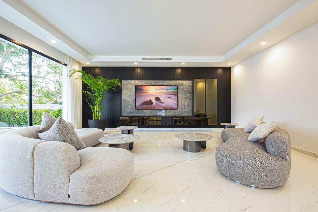 GALLERY VIEWS 8BR | RENOVATED | FURNISHED, picture 1