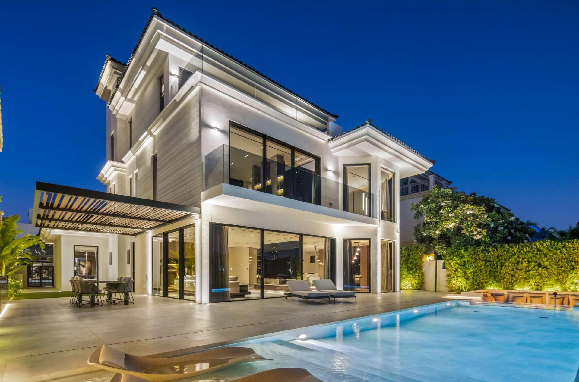 Modern 3 floors renovated villa on a High Number Location, picture 1