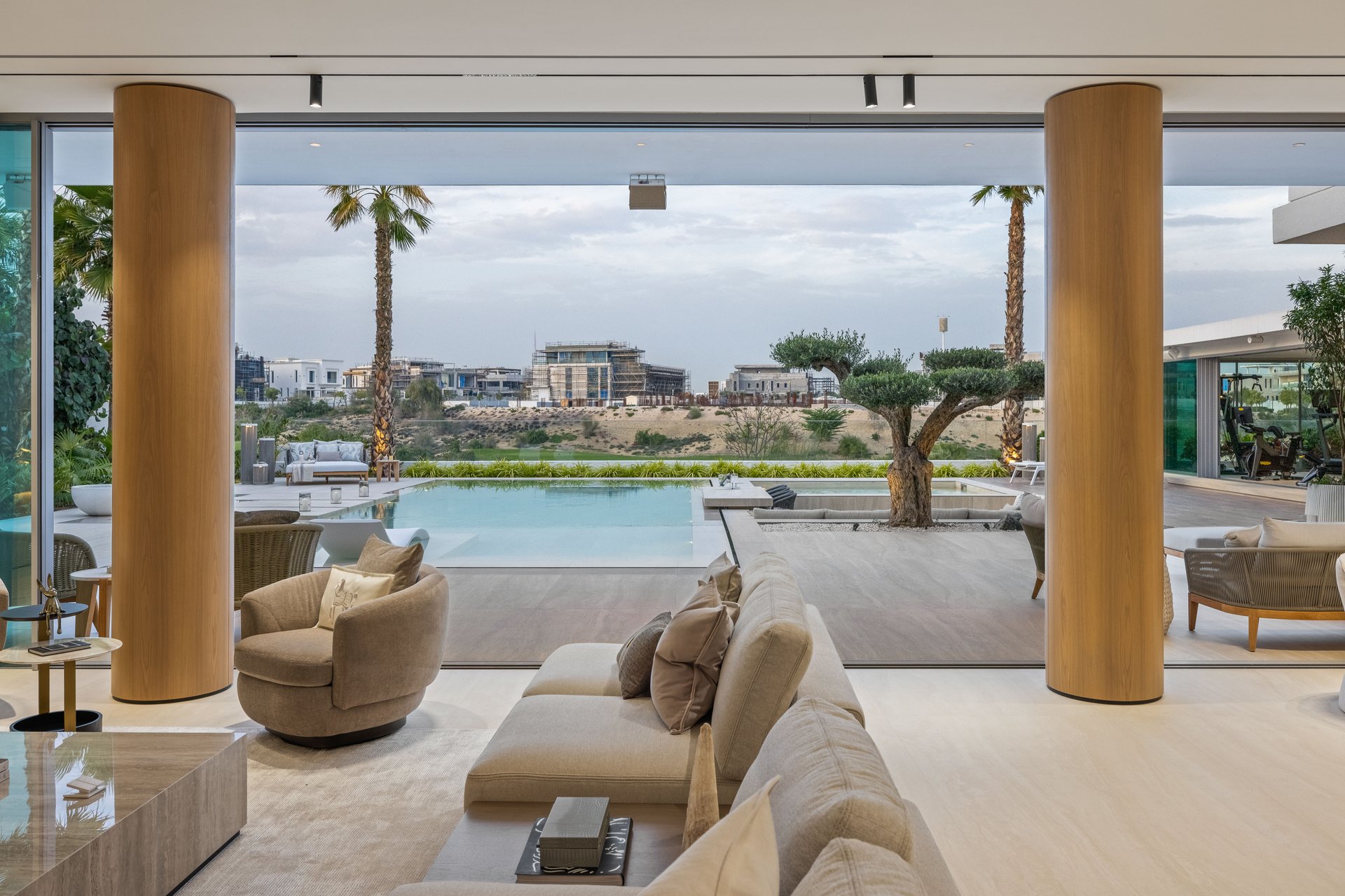 Lavish Golf Villa with Outdoor Gym and Jacuzzi, picture 1