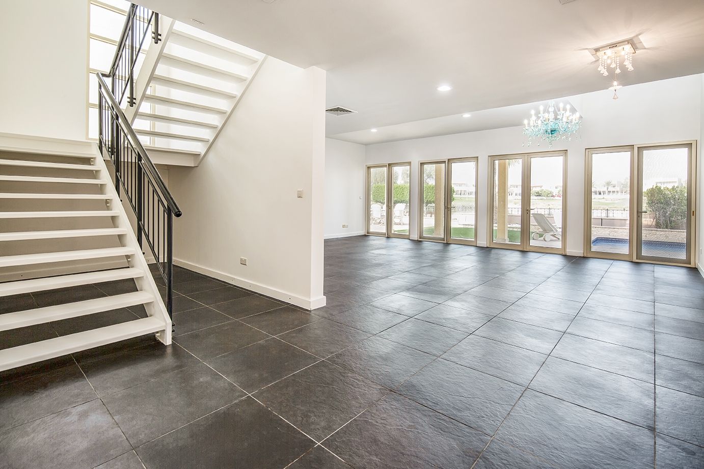 Luxury redesigned  Villa in front line Golf Course, picture 1