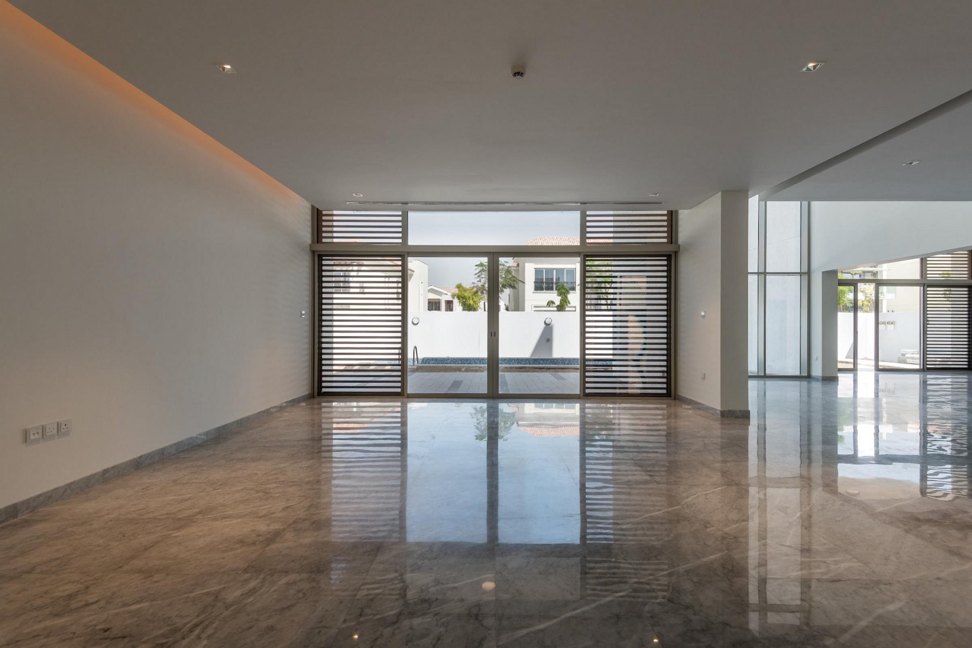 Contemporary Style Four Bed Villa, picture 1