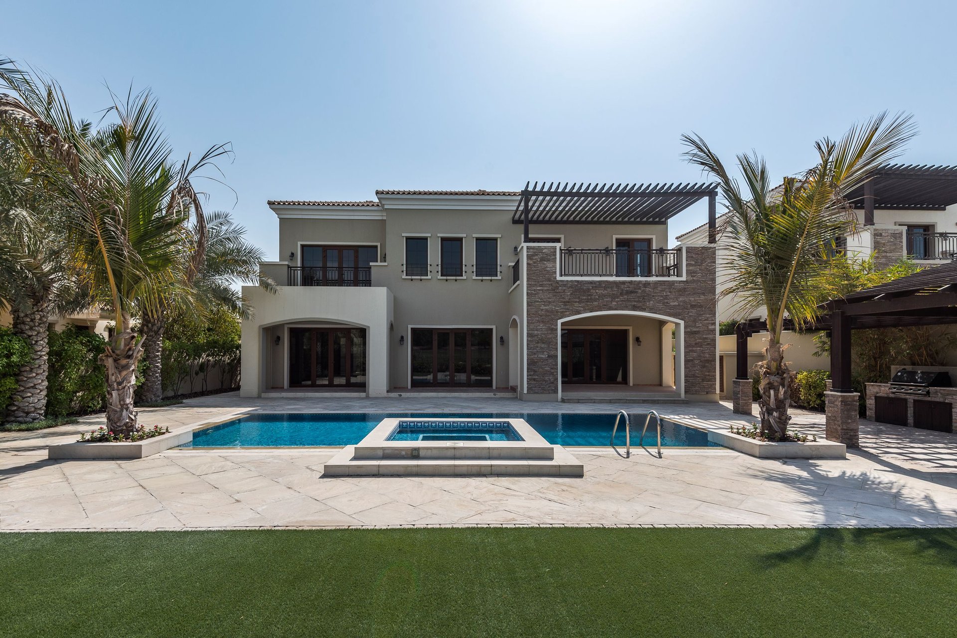 Landscaped Garden Villa with Private Pool in Jumeirah Golf Estates, picture 1