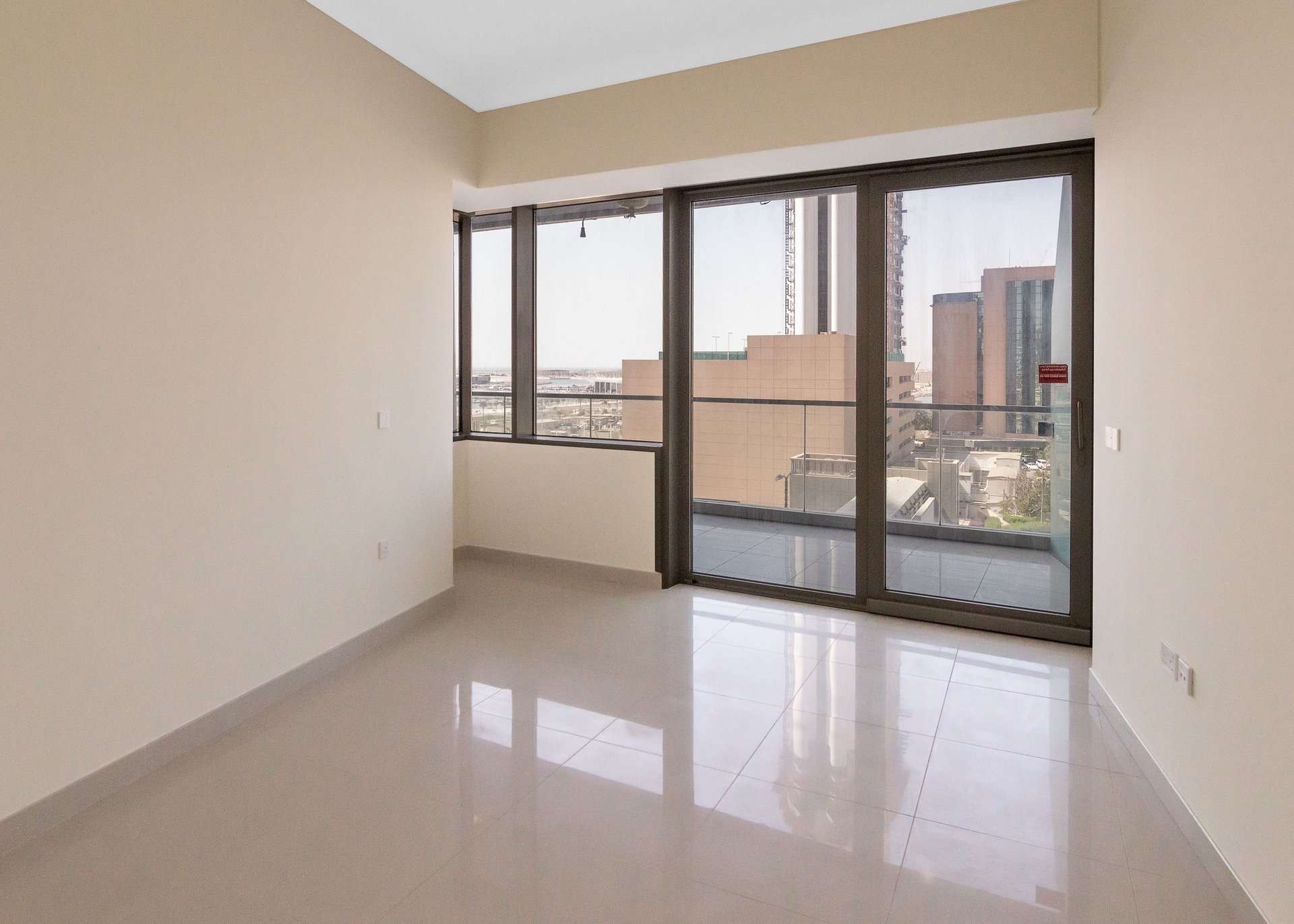 Corner apartment with sea view in Dubai Marina, picture 1