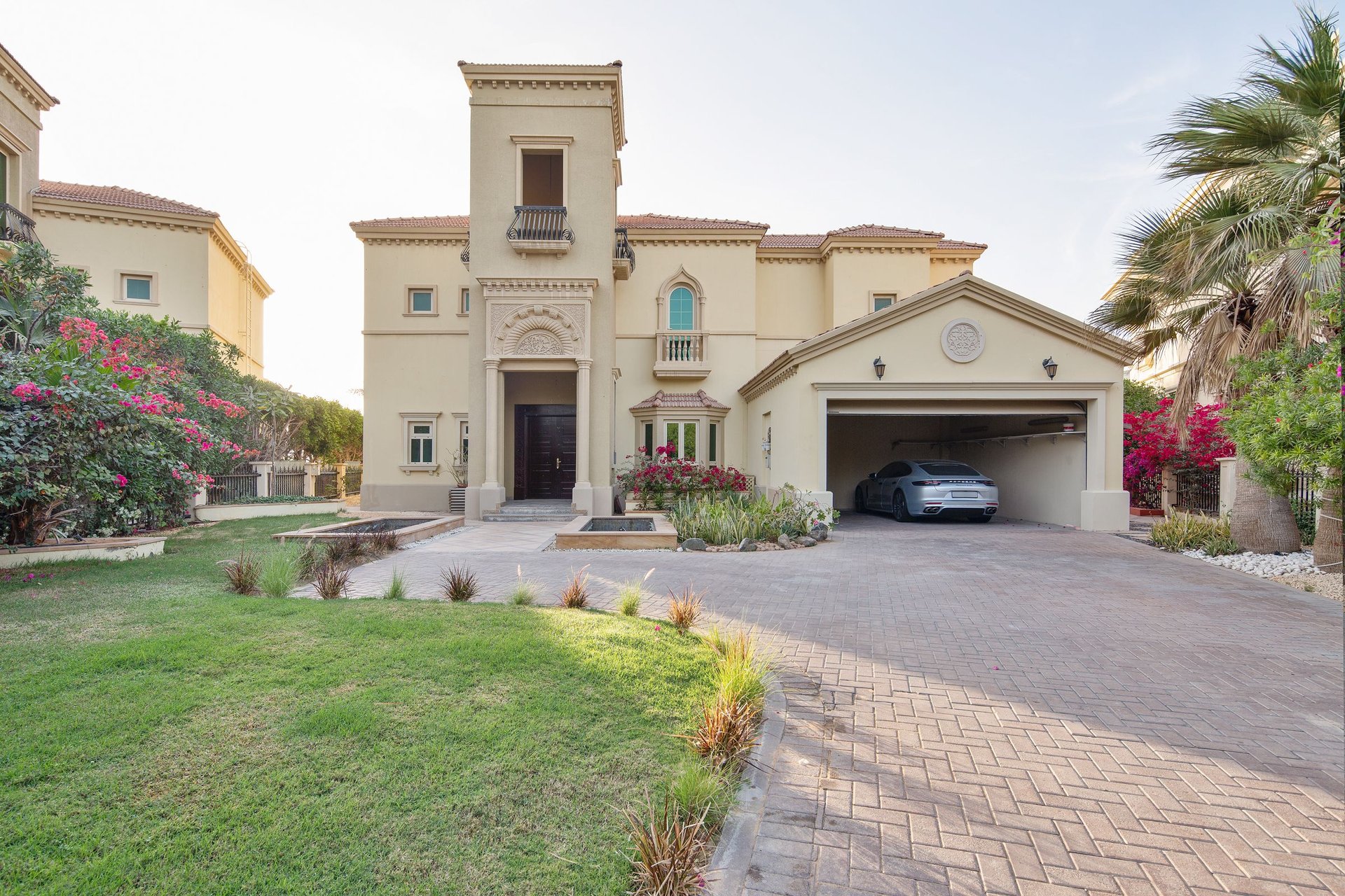 Upgraded with Lake Views 4 Bed villa in Jumeirah Islands, picture 1