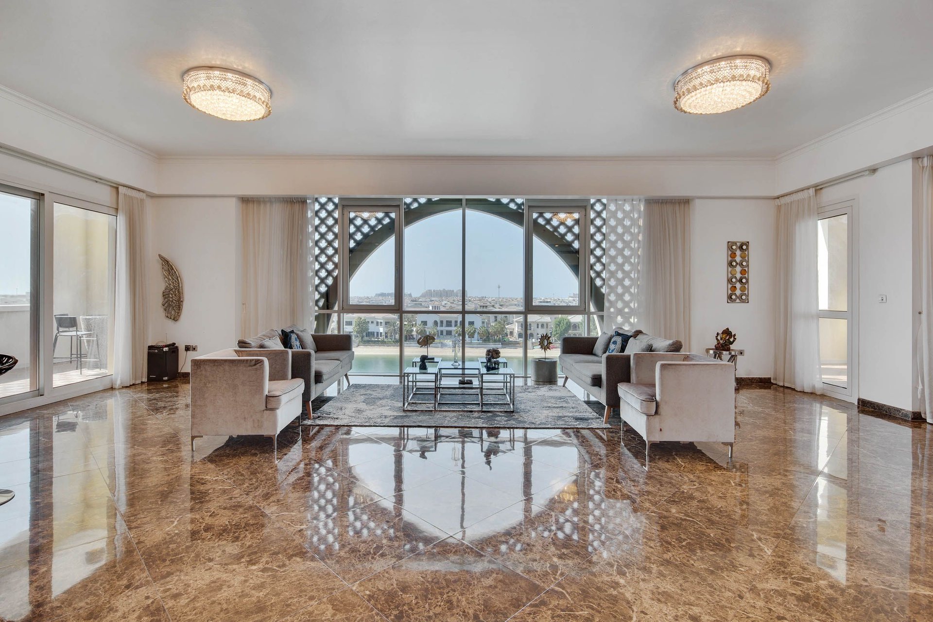 Deluxe Apartment with Panoramic Views on Palm Jumeirah, picture 1