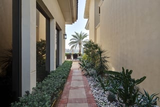 Marina facing Garden Homes Luxury Villa on Palm Jumeirah, picture 4