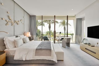Brand New Beachfront Apartment in Palm Jumeirah Residence, picture 1