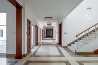 Beautifully Upgraded Corner Plot Mansion Villa in Emirates Hills, picture 1