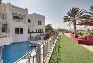 V Sector Grand Villa in Emirates Hills, picture 1