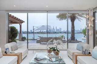 Stunning Beachfront Villa with Pool on Palm Jumeirah, picture 1