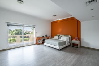 Upgraded and Extended Luxury Villa in Jumeirah Islands, picture 4