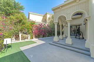 Stylishly Upgraded Villa in Jumeirah Islands, picture 3