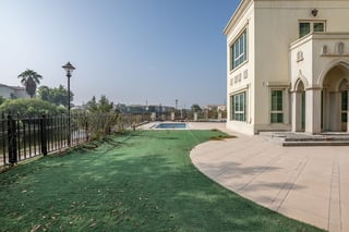 Exclusive Vacant 5 Bedroom Master Views with Lake Views, picture 1