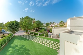 Luxury Entertainment Foyer Villa in Jumeirah Islands, picture 1