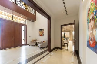 Wow factor lake view luxury villa in Emirates Hill, picture 1